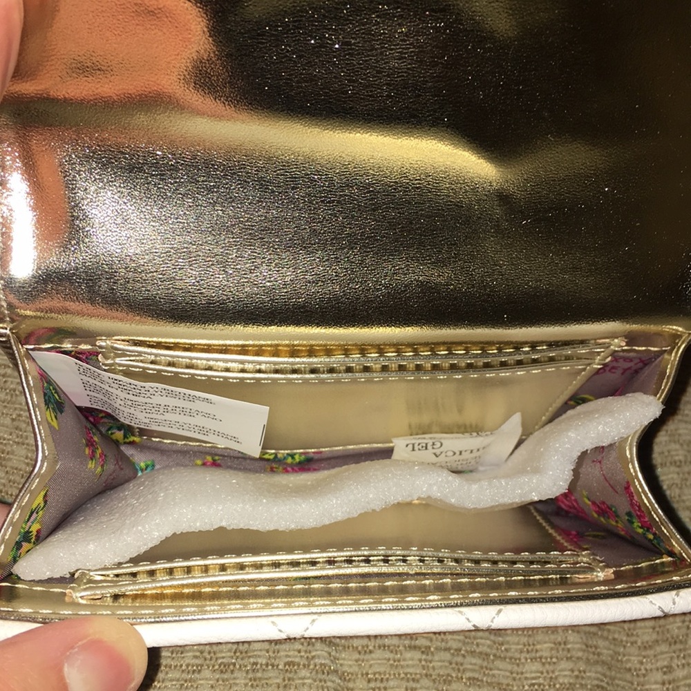 ♣️NWT Betsey Johnson Faux Leather Wallet - Picture 4 of 8